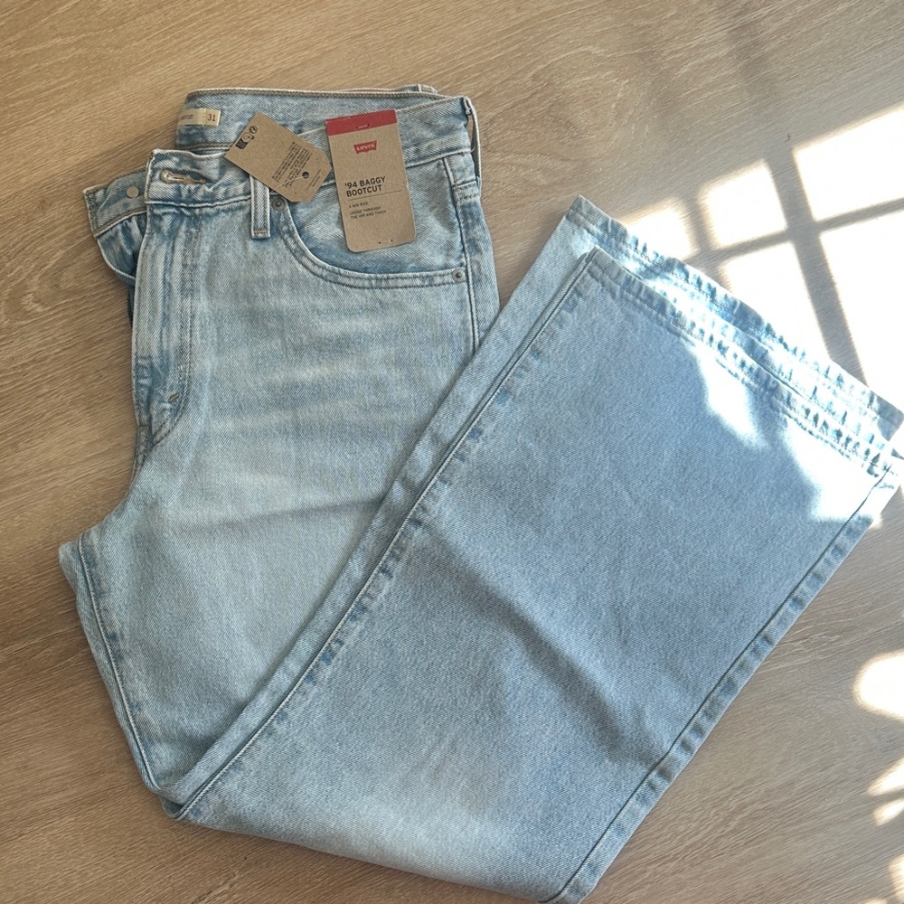Levi's Light Wash Wide Leg Women's Jeans